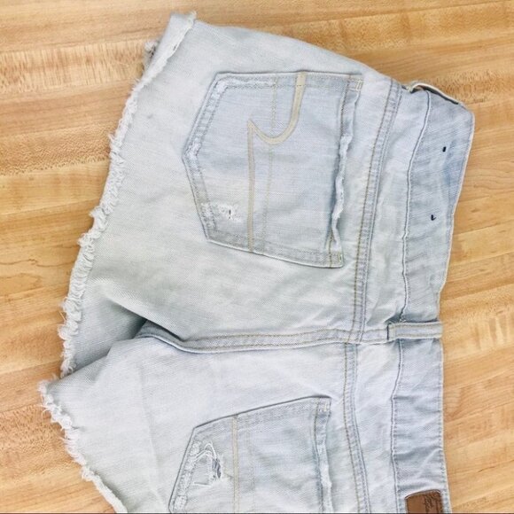 American Eagle Light wash distressed Denim short women Size 4 - Picture 11 of 16